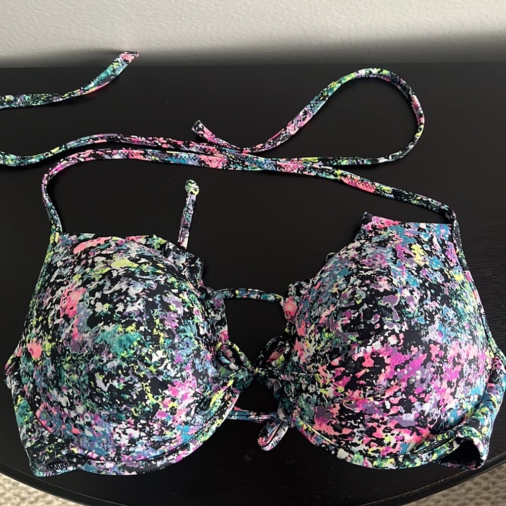 Victoria's Secret Bathing suit top 34C. Great preowned Condition!
